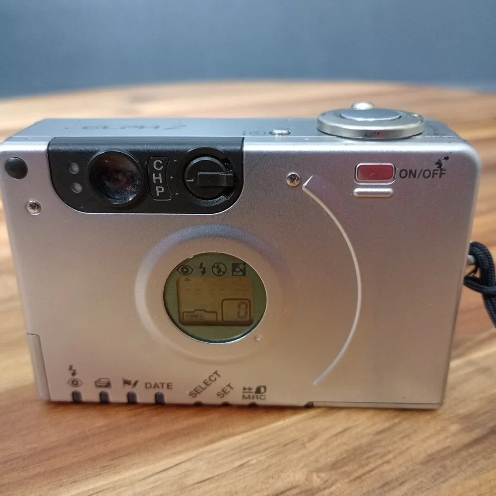 Canon Elph 2 Digital Camera Point‎ and Shoot Silver Japan 23-46mm Zoom Tested